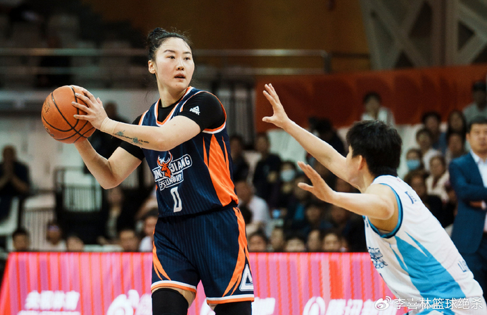 31岁MVP武桐桐季后赛场均16分11助攻引热议，宫鲁